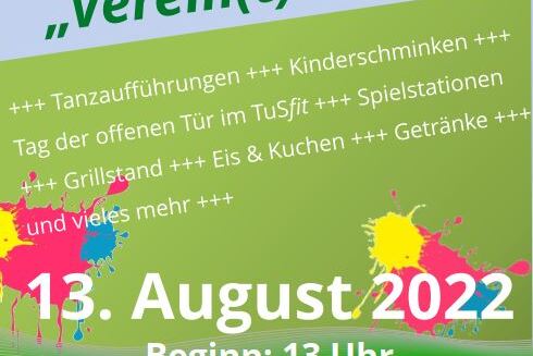 Plakat f&uuml;r das Sommerfest am 13. August 2022 mit Programmhinweisen und bunten Farbklecksen im Hintergrund.