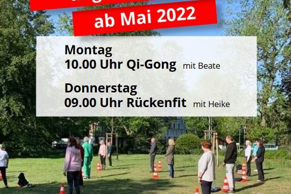 Sportevent im Druppnaspark mit Teilnehmern, die in Gruppen &Uuml;bungen f&uuml;r Qi-Gong und R&uuml;ckenfit absolvieren.