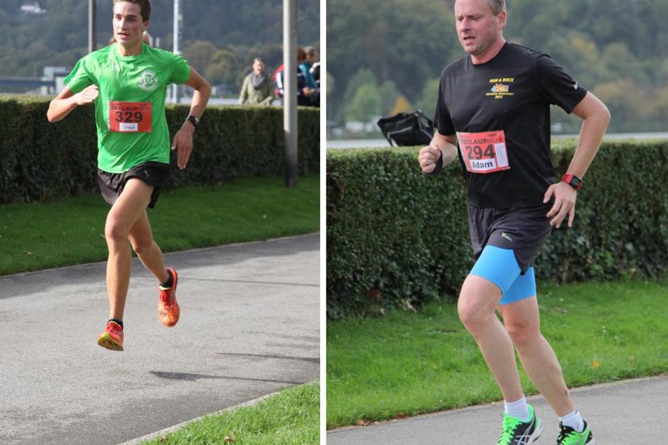 Zwei L&auml;ufer in sportlicher Kleidung absolvieren einen Wettlauf auf einer gepflasterten Strecke im Freien.