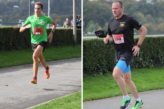 Zwei L&auml;ufer in sportlicher Kleidung absolvieren einen Wettlauf auf einer gepflasterten Strecke im Freien.