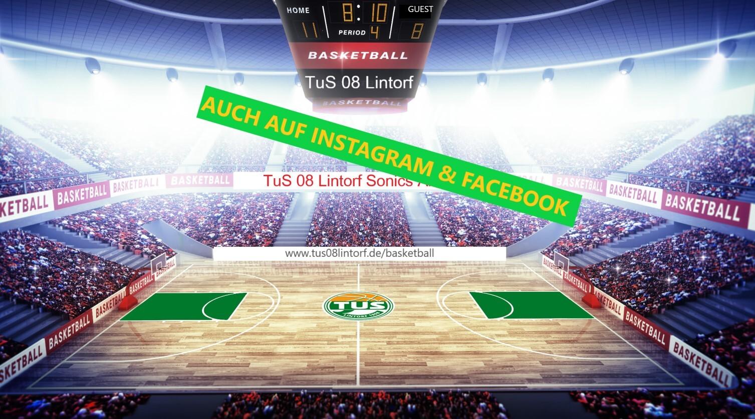 Basketballplatz der TuS 08 Lintorf mit Zuschauerr&auml;ngen und Scoreboard in einer Sporthalle.