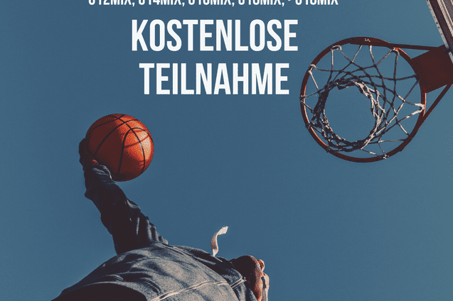Sportler wirft Basketball zum Korb bei Streetball-Event, Datums- und Veranstaltungsdetails im oberen Bildbereich.