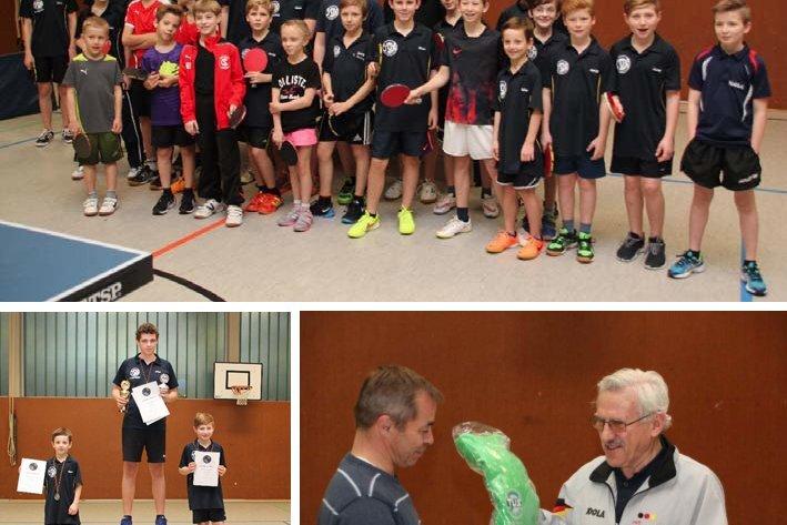 Gruppenbild von Jugendlichen mit Tischtennisschl&auml;gern, darunter zwei Fotos von Preisverleihungen beim Tischtennistrainingslager.