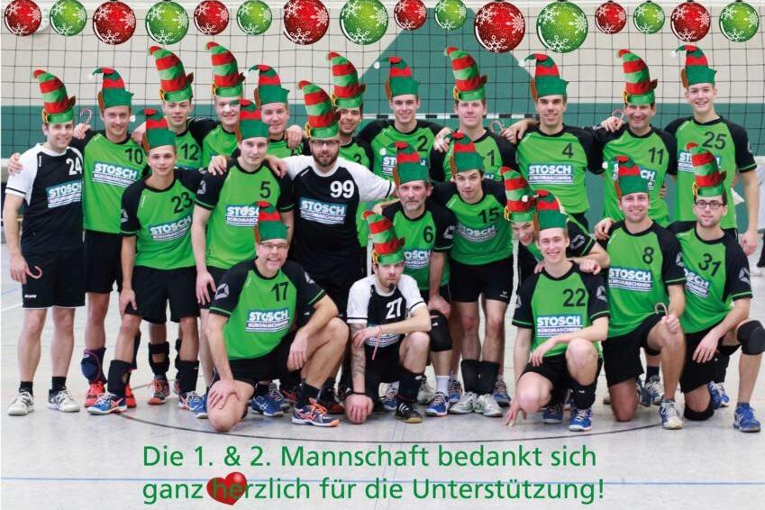 Gruppenfoto der Volleyballmannschaft in gr&uuml;nen Trikots mit Weihnachtsm&uuml;tzen, bedankt sich f&uuml;r die Unterst&uuml;tzung.