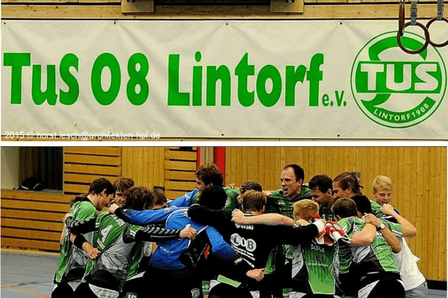 Handballmannschaft feiert im Kreis, w&auml;hrend die Anzeige 31:27 anzeigt und noch 30 Sekunden auf der Uhr sind.