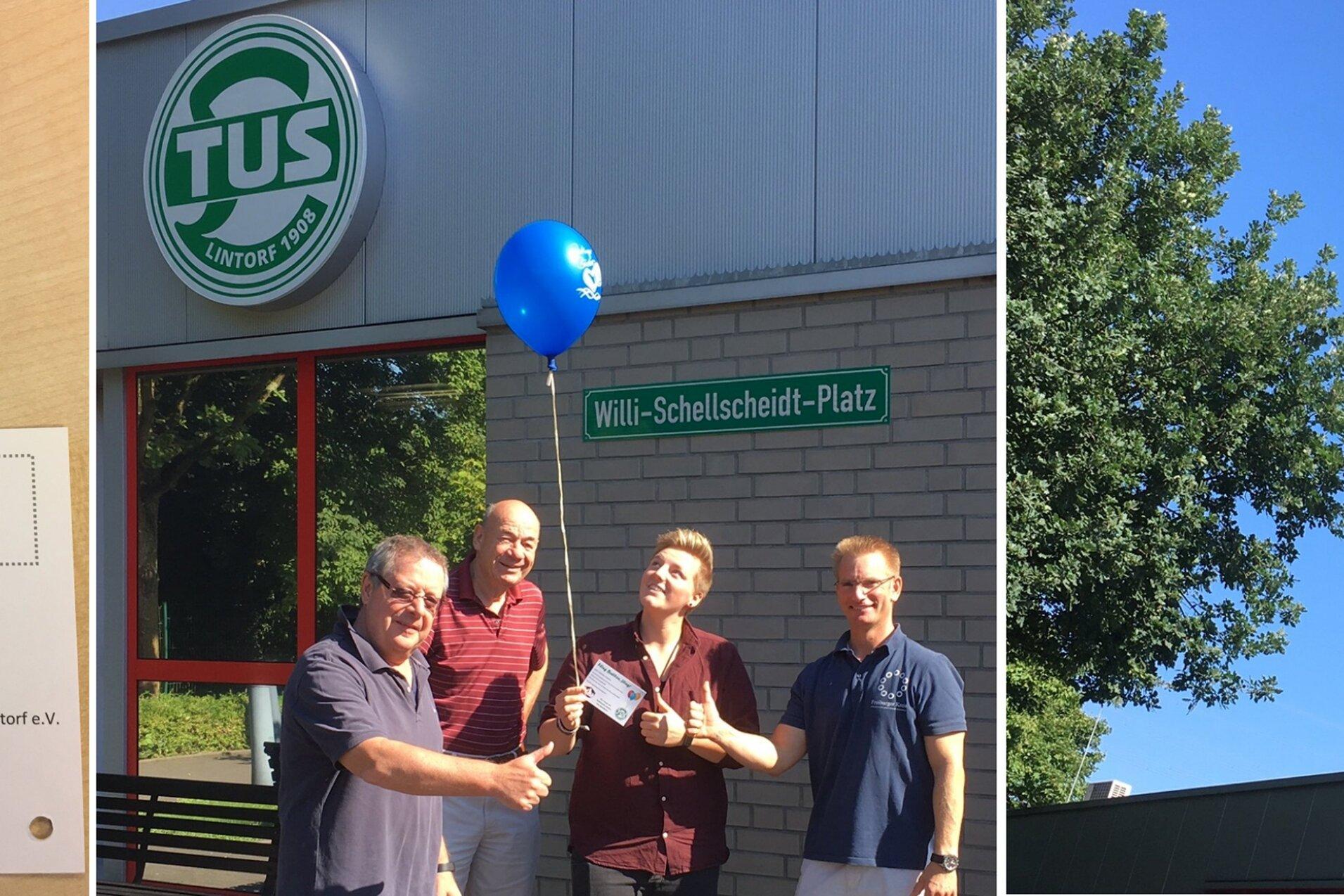 Gruppierung von vier Personen mit einem blauen Ballon vor einem Geb&auml;ude des TUS, daneben ein Informationsblatt &uuml;ber eine Aktion.