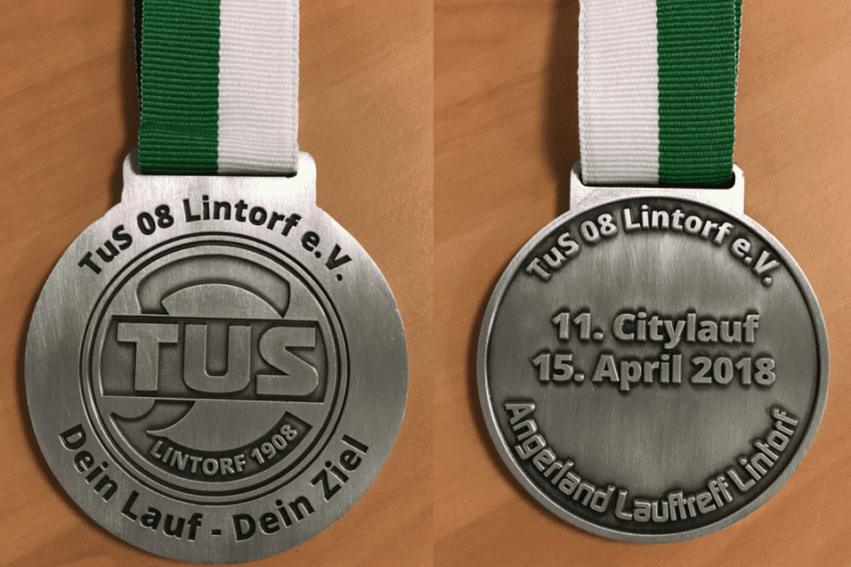 Silberne Medaille mit gr&uuml;n-wei&szlig;er Schleife, graviert mit "TUS 08 Lintorf e.V." und "11. Citylauf, 15. April 2018".