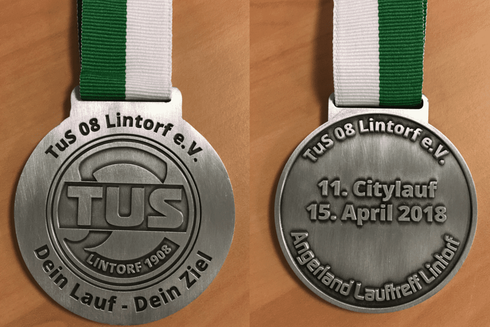 Silberne Medaille mit gr&uuml;n-wei&szlig;er Schleife, graviert mit "TUS 08 Lintorf e.V." und "11. Citylauf, 15. April 2018".