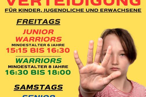 Plakat f&uuml;r Selbstverteidigungskurse bei TUSfit mit Zeiten f&uuml;r Kinder, Jugendliche und Erwachsene. Junge Person zeigt Handzeichen.